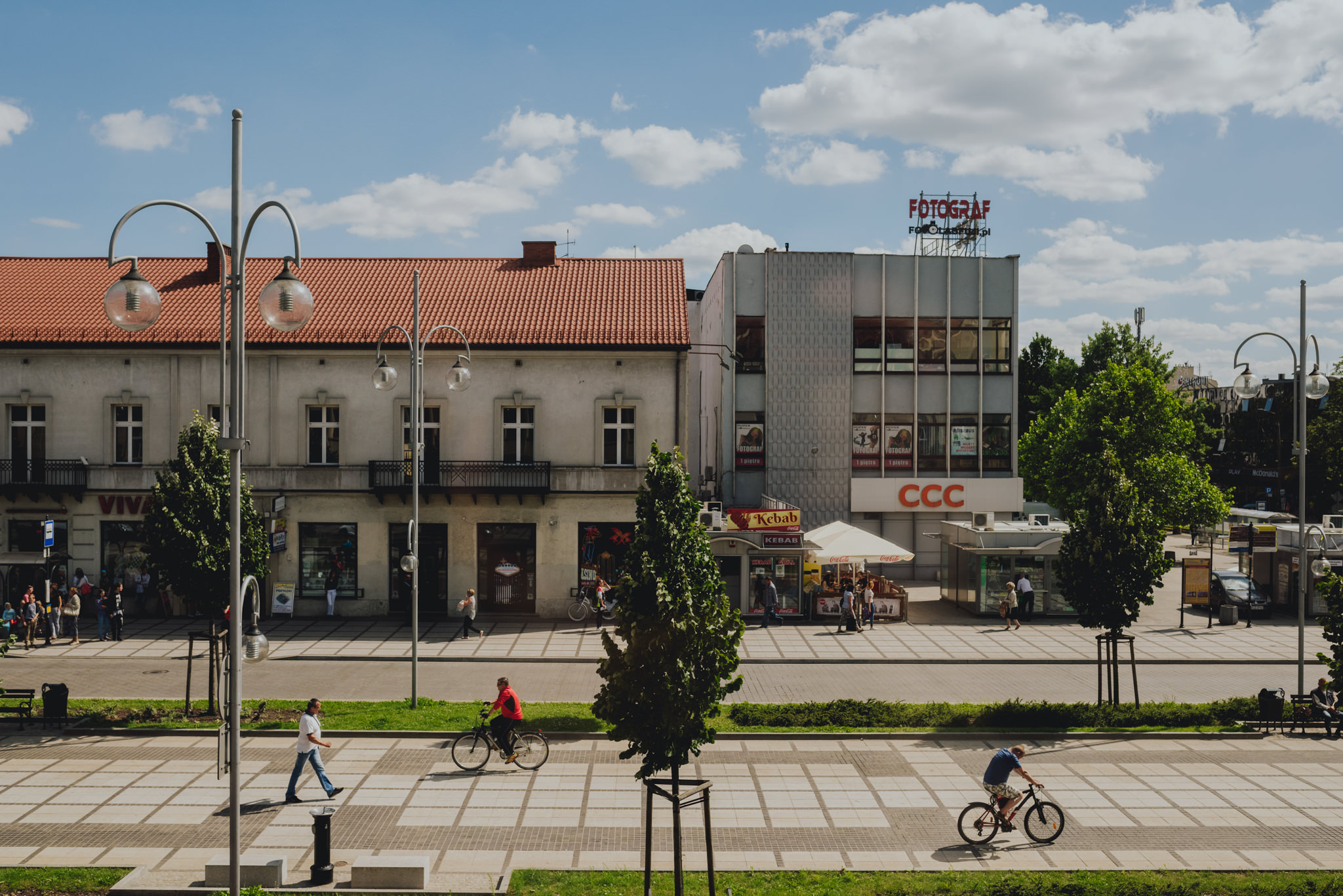 Z aparatem w zakamarki biblioteki | Biblioteka Publiczna w Częstochowie