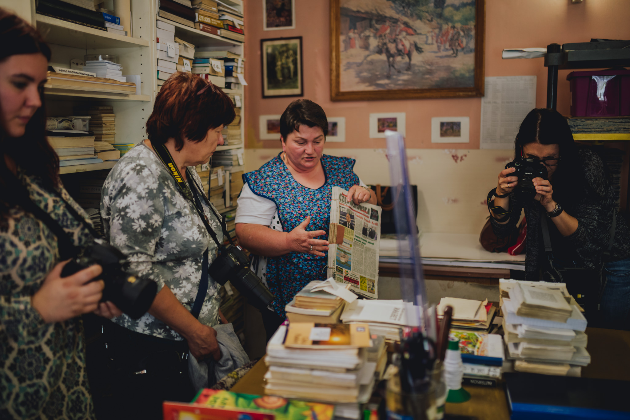 Z aparatem w zakamarki biblioteki | Biblioteka Publiczna w Częstochowie