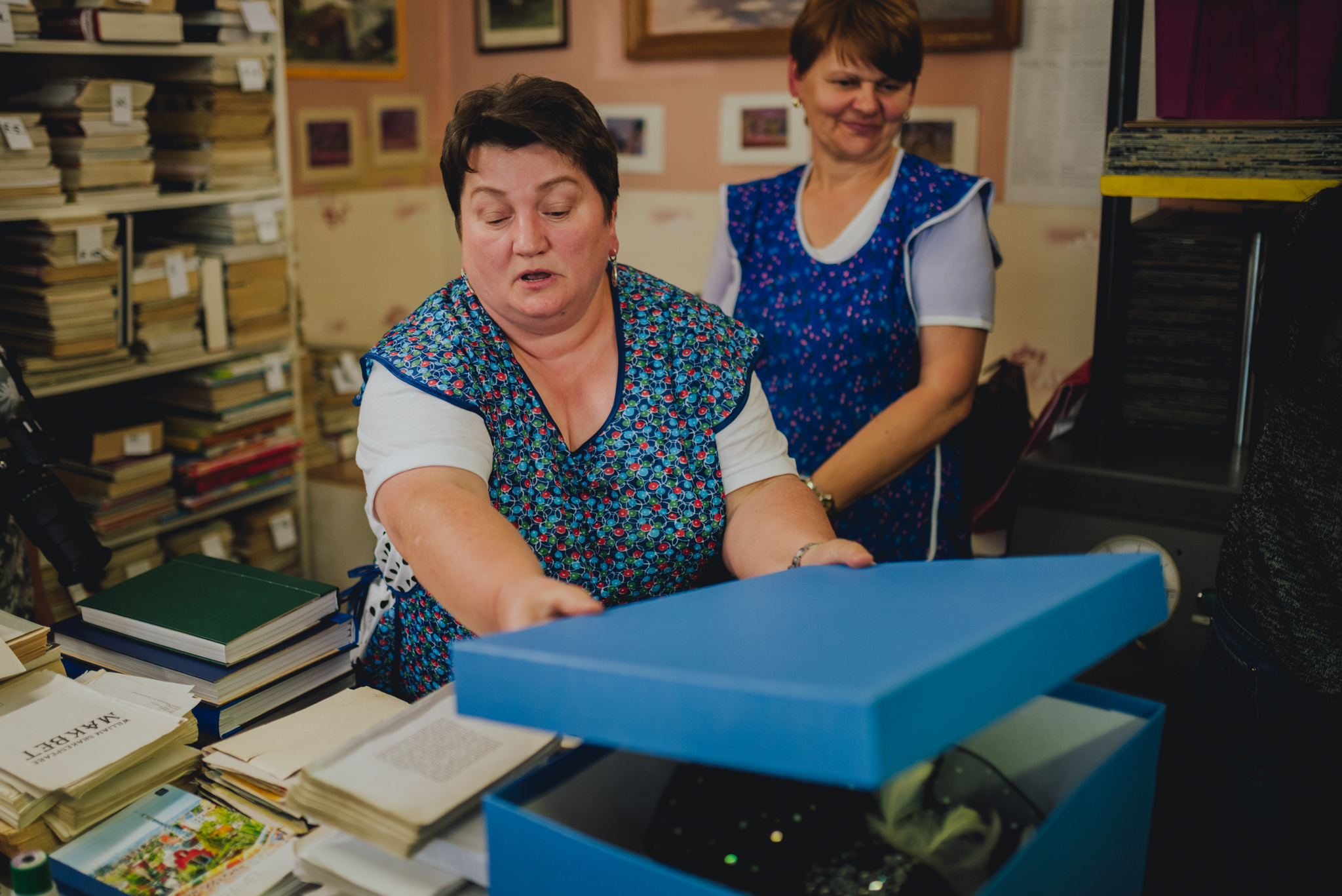 Z aparatem w zakamarki biblioteki | Biblioteka Publiczna w Częstochowie