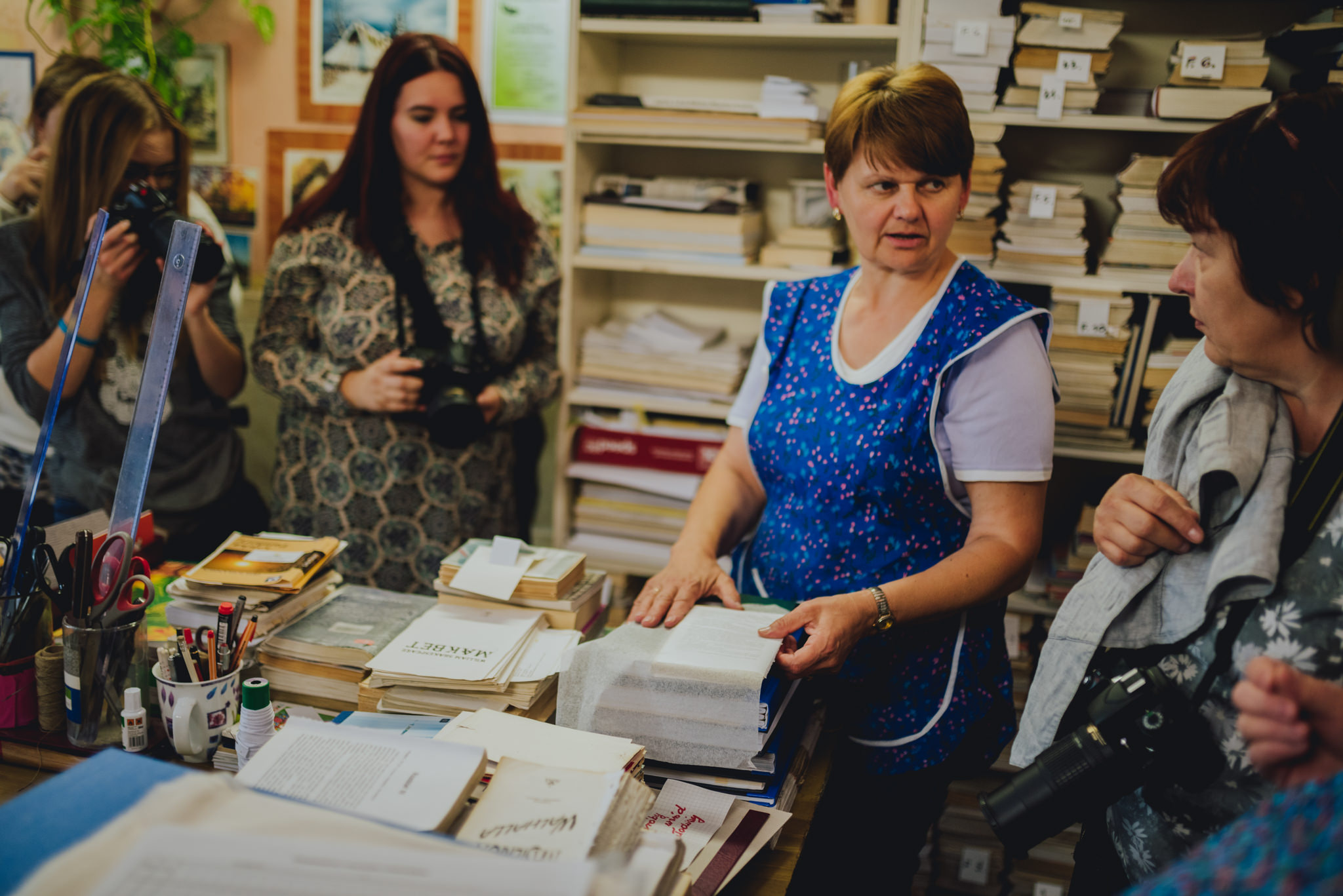 Z aparatem w zakamarki biblioteki | Biblioteka Publiczna w Częstochowie