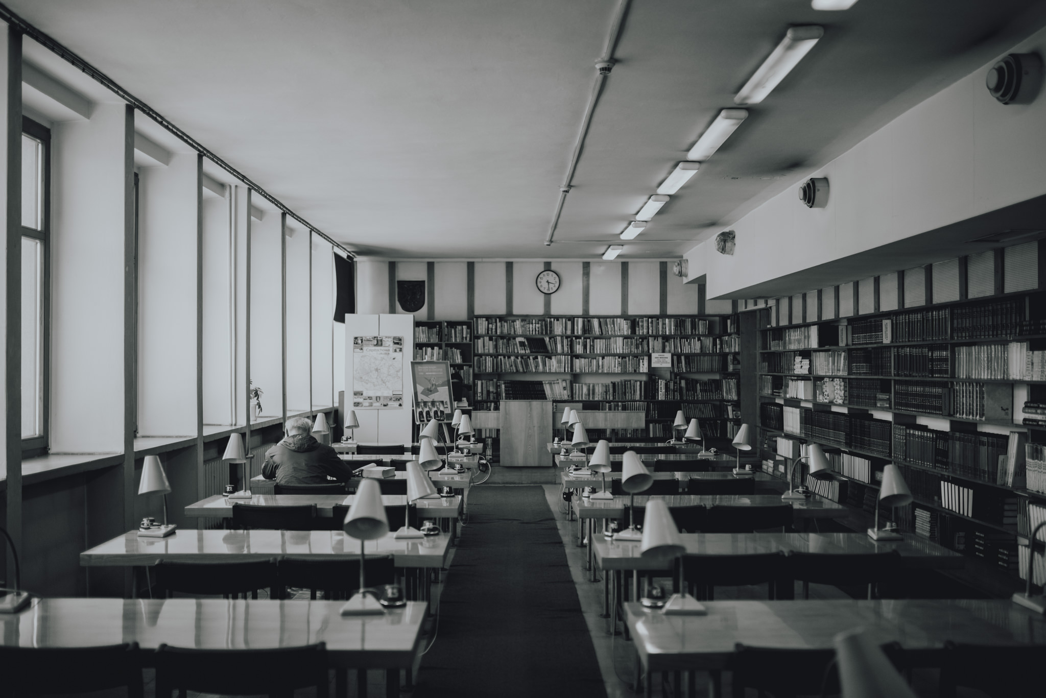 Z aparatem w zakamarki biblioteki | Biblioteka Publiczna w Częstochowie