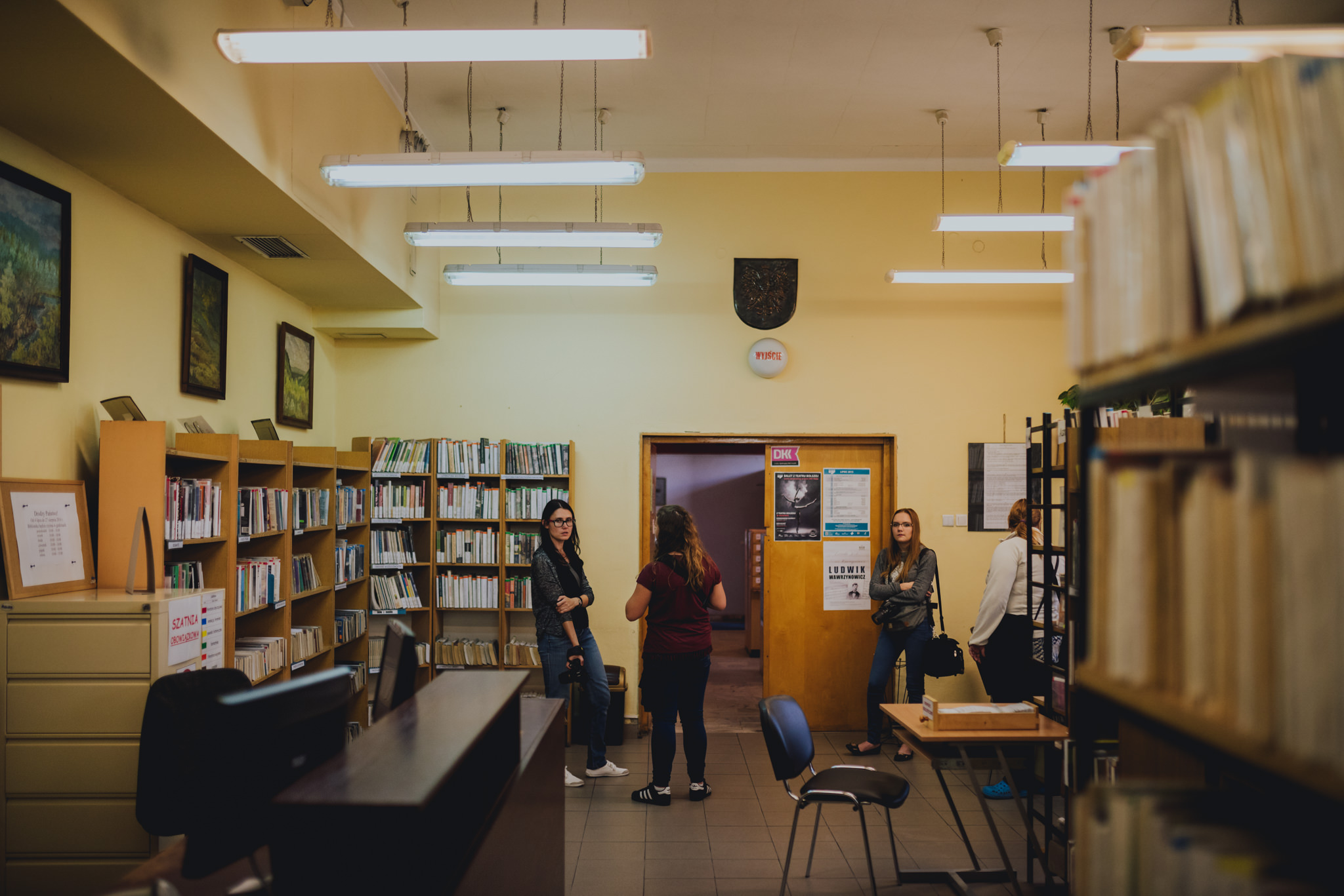 Z aparatem w zakamarki biblioteki | Biblioteka Publiczna w Częstochowie